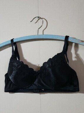 Vintage Black Embroidered Lace Foam Cup Bullet Bra Size 34A Naturana gothic 80s